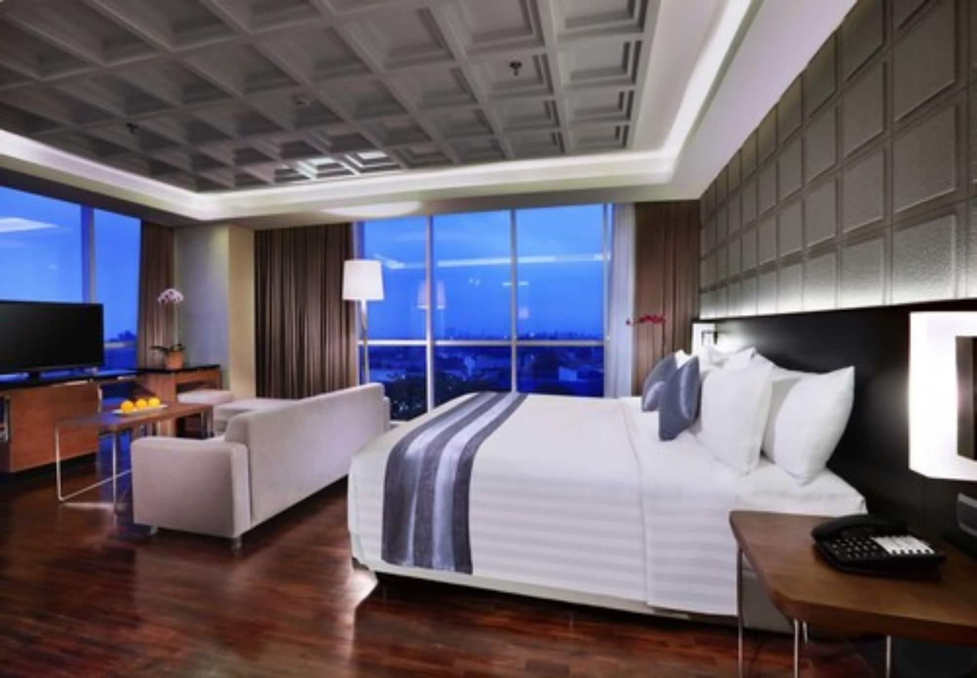Aston Pasteur Hotel Бандунг Екстериор снимка