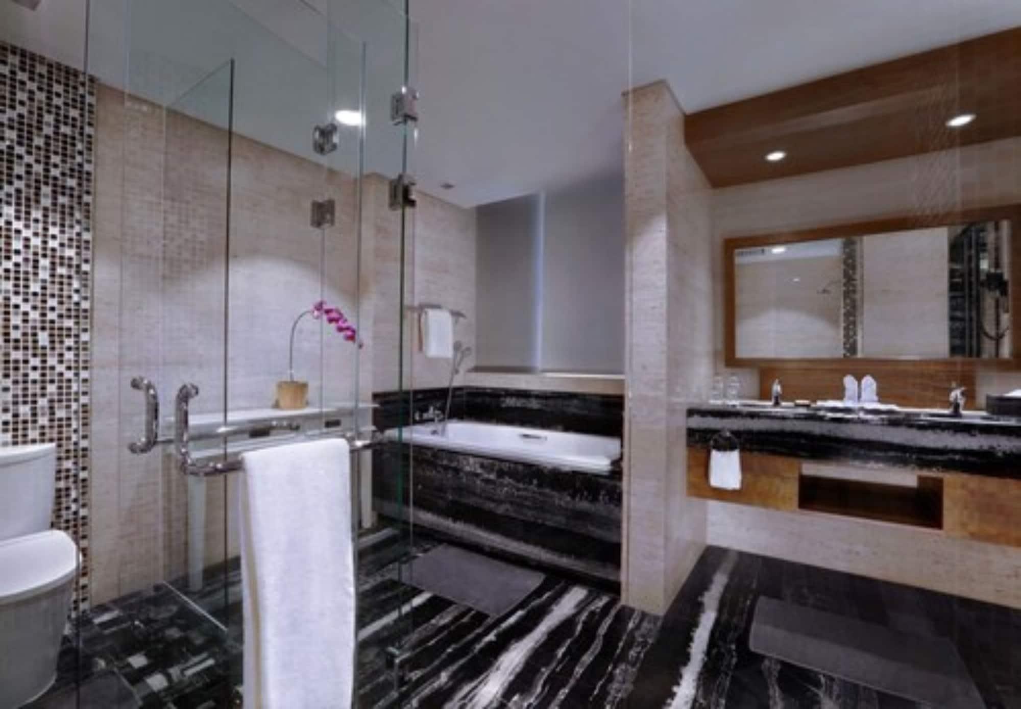Aston Pasteur Hotel Бандунг Екстериор снимка