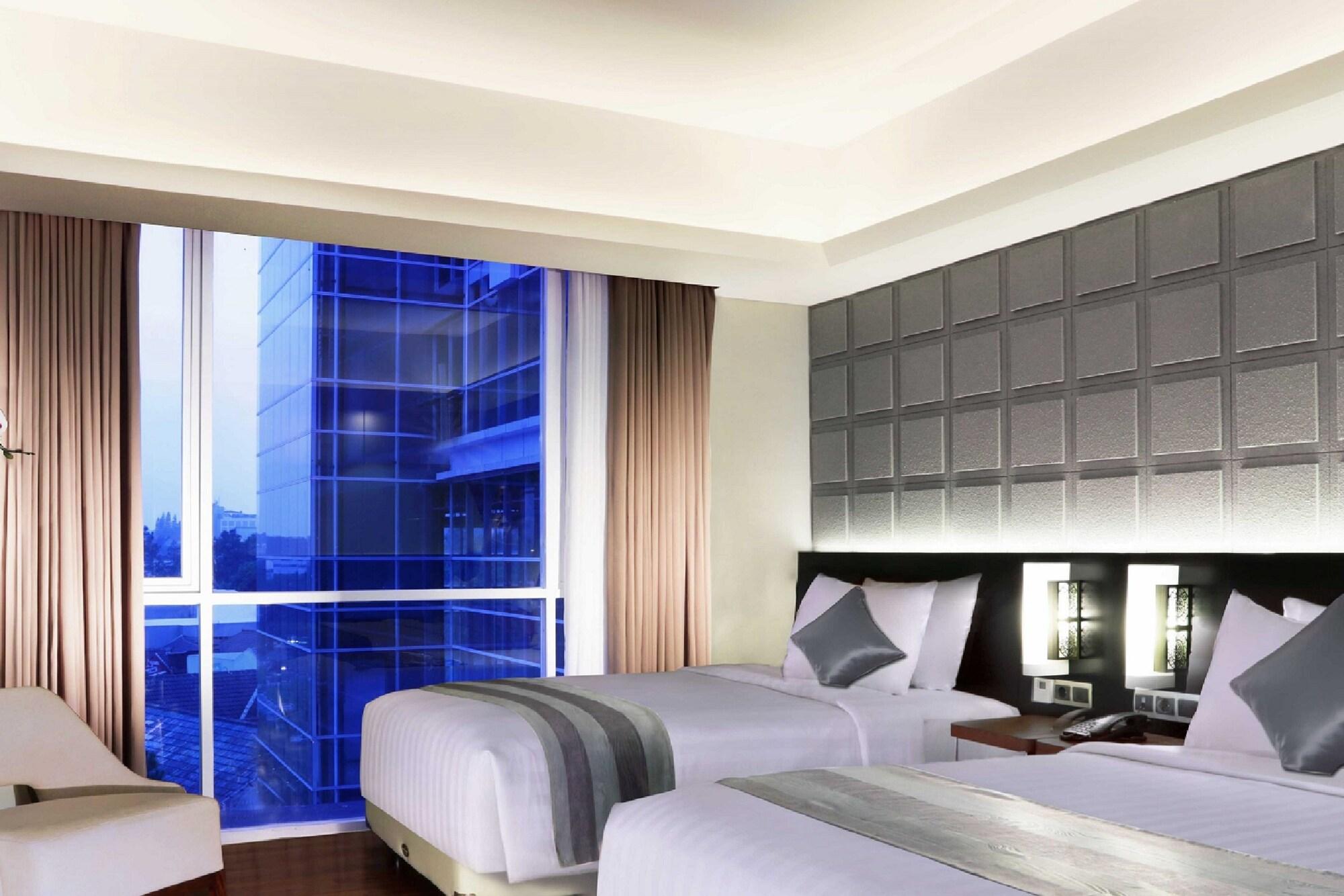 Aston Pasteur Hotel Бандунг Екстериор снимка