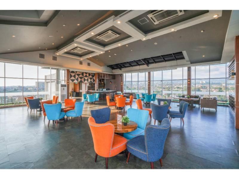 Aston Pasteur Hotel Бандунг Екстериор снимка