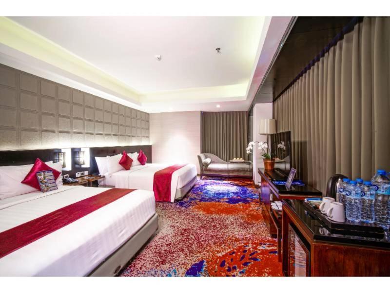 Aston Pasteur Hotel Бандунг Екстериор снимка